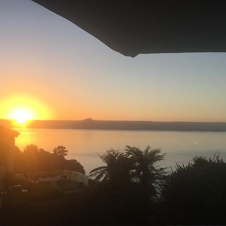 B & B With Stunning Views Taupo Exterior photo