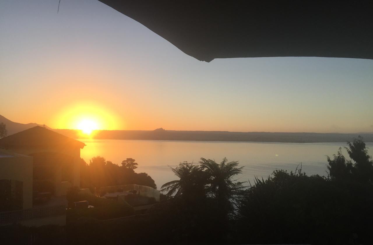 B & B With Stunning Views Taupo Exterior photo